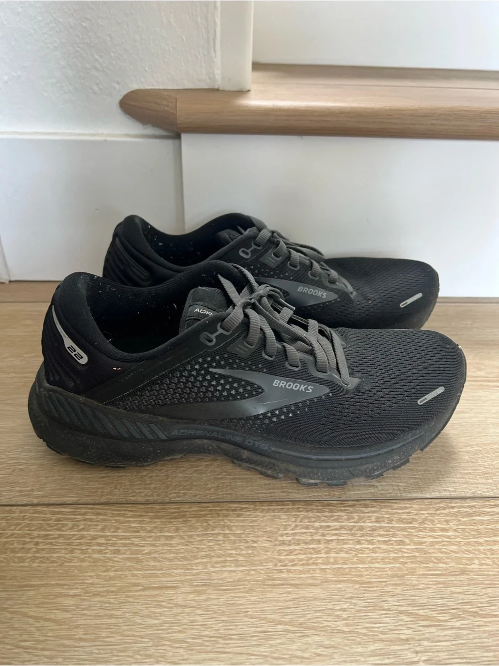 Brooks Black Women’s Running Shoes - Adrenaline GTS 22 size 9 wide